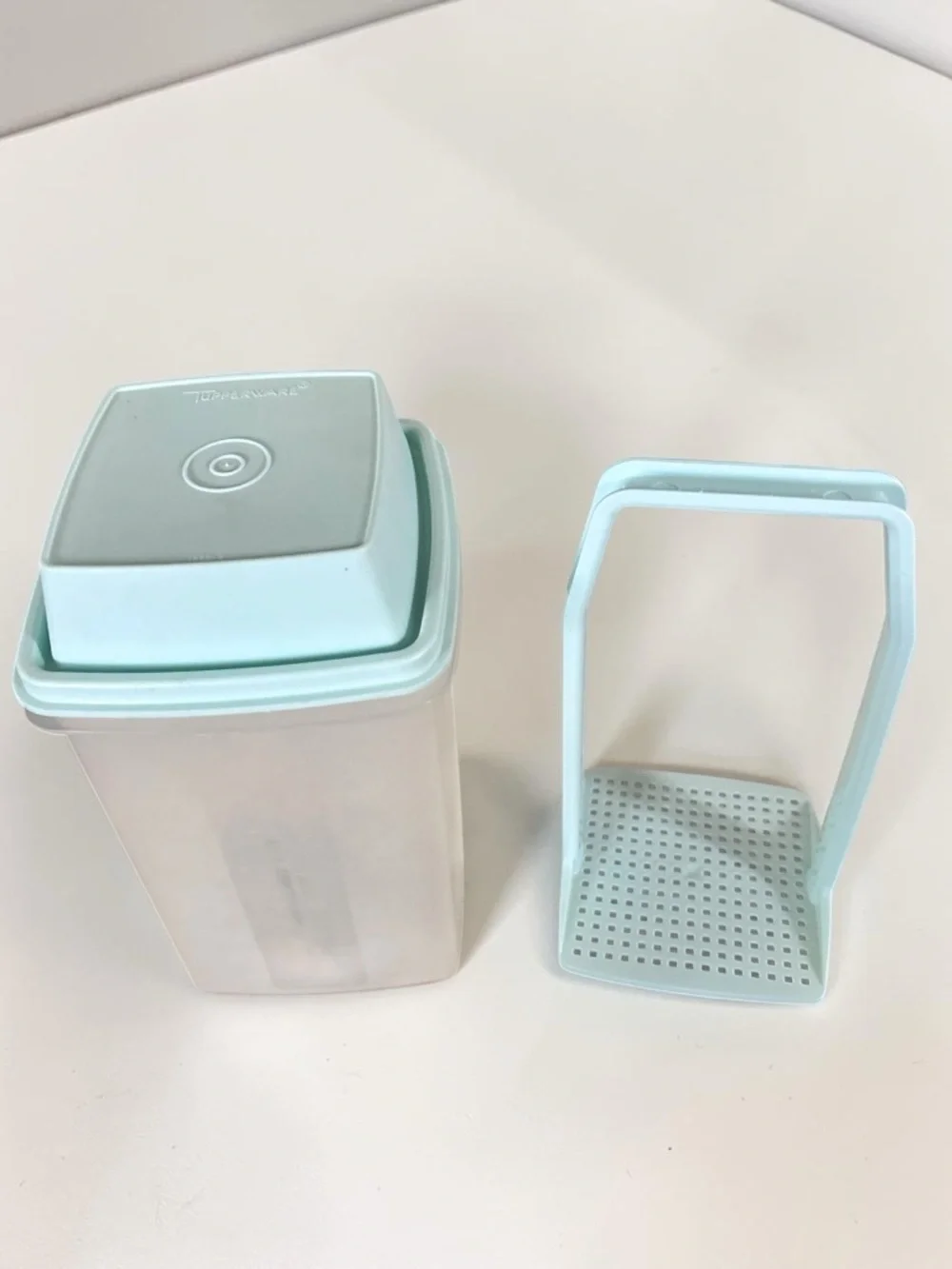 Vintage Tupperware Fridge Container Colander Insert Storage - Picture 2 of 6